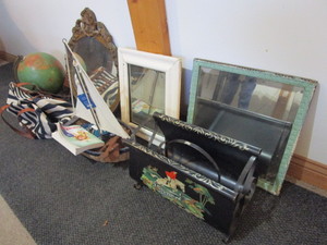 lot 875 image: MIRRORS AND A LIGHT UP GLOBE