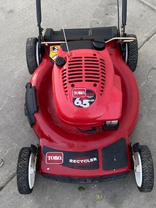lot 15 image: Toro Recycler Lawn Mower