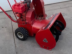 lot 19 image: Troy-Bilt 21 Snow Blower