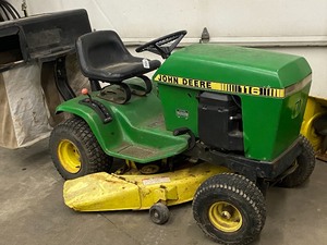 lot 4-A image: John Deere 116 Lawn Tractor