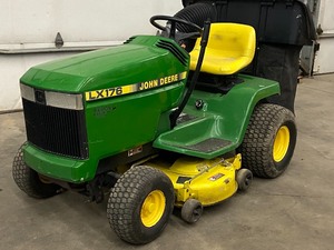 lot 2-A image: John Deere LX176 Lawn Tractor
