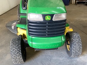 lot 5-A image: John Deere LT-150 Lawn Tractor