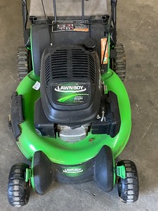 lot 8 image: Lawn Boy 21 Lawn Mower
