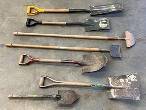 lot 17 image: Lot Of Assorted Lawn  Garden Hand Tools