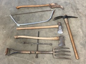 lot 18 image: Lot of Assorted Lawn  Garden Hand Tools
