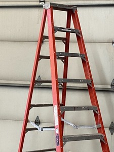 lot 19 image: 8ft Step Ladder