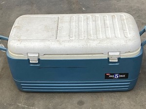 lot 26 image: Igloo Camp Cooler
