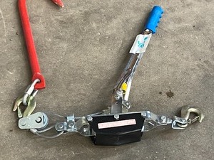 lot 38 image: Come-Along With Steel Hook