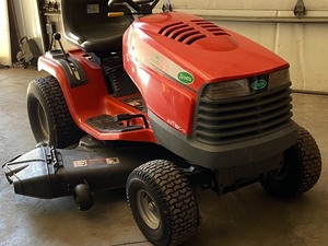 lot 1-D image: Scotts Lawn Tractor