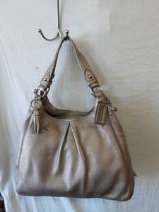 lot 1 image: Coach leather Handbag