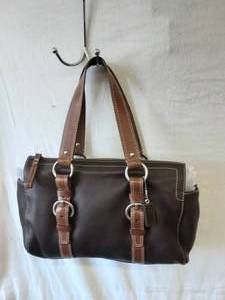 lot 3 image: Coach Leather Handbag
