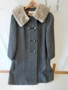 lot 36 image: Vintage Fur Collar Coat From Daytons