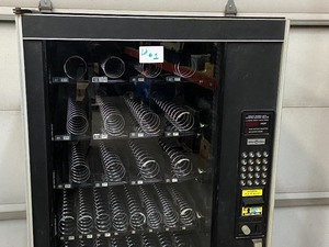 lot 1 image: Automatic Products Snack Vending Machine
