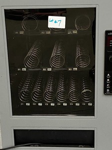 lot 7 image: Snackshop Snack Vending Machine