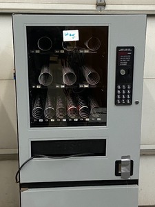 lot 5 image: Snackshop Snack Vending Machine