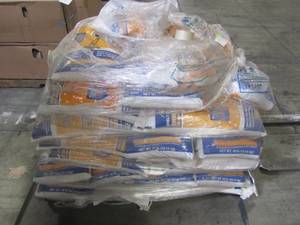 lot 334 image: Entire Pallet - Road Runner 40 lb. Bags Sodium Chloride Ice Melt 40B-BP