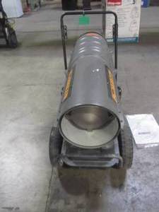 lot 802 image: DEWALT 140,000 BTU Forced Air Kerosene Diesel Construction Heater DXH140KTHC