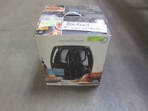 lot 840 image: Modernhome Premium 5.8 Qt. Black Family-Sized Digital Air Fryer PDA-795
