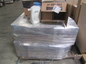 lot 342 image: Entire Pallet - Morton Professionals Choice Pool Salt Jugs - 20 lbs Each F134670000G
