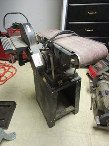 lot 704 image: CAL-HAWK 6 BELT & 9 DISC SANDER