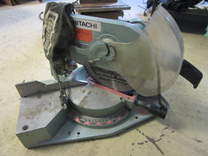 lot 713 image: HITACHI COMPOUND SAW