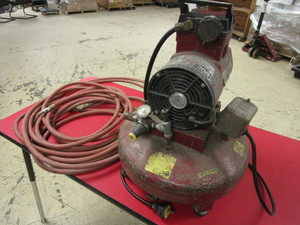 lot 720 image: WOB-L PISTON COMPRESSOR, WITH HOSE
