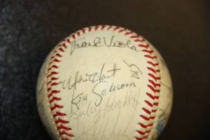 1984 Minnesota Twins Team Autographed Baseball  Kirby Puckett