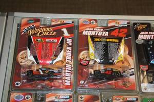 Nascar 164 Die Cast Car Lot with Hood Magnet Lot  8 Cars