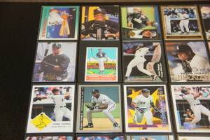 Frank Thomas Baseball Card Lot  25 Cards