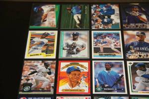 Ken Griffey Jr Baseball Card Lot  25 Cards