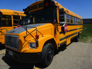 lot 674 image: FREIGHTLINER 25 PASSENGER HANDICAP SCHOOL BUS