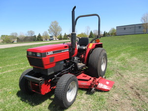 lot 900 image: CASE INTERNATIONAL TRACTOR WITH MOWER DECK