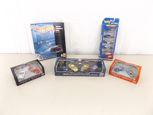 lot 17 image: Lot of Vintage Hot Wheels in Original Packaging