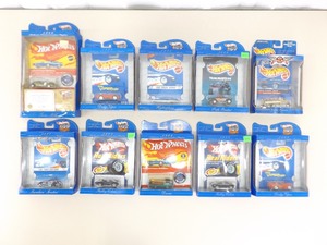 lot 19 image: Lot of 10 Vintage Hot Wheels 30th in Original Packaging