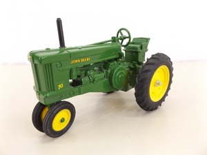 lot 25 image: Ertl 116 John Deere 70 Tractor