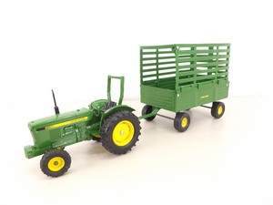 lot 32 image: Ertl 116 John Deere Tractor and Wagon