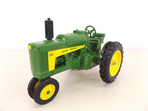 lot 34 image: Ertl 116 John Deere 630 Tractor