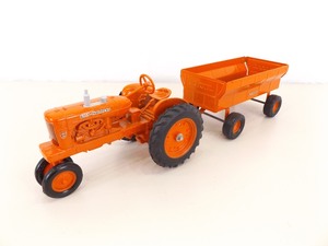 lot 42 image: Ertl 116 Allis Chalmers WD 45 Tractor and Wagon
