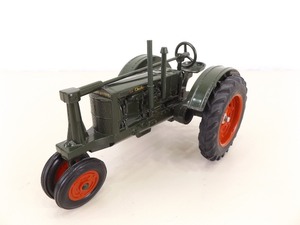 lot 44 image: Ertl 116 Massey Harris Challenger Tractor