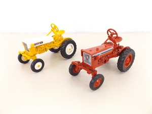 lot 48 image: 2 Ertl 116 International Cub Tractor Variations