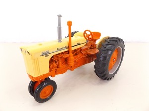 lot 49 image: Ertl 116 Case 800 Tractor