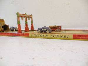 lot 7 image: VINTAGE Tin Lincoln Tunnel Wind-Up Toy AS-IS