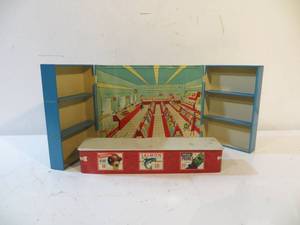 lot 8 image: VINTAGE Metal Folding Grocery Store Toy