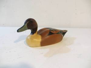 lot 23 image: Wooden Duck