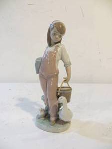lot 33 image: Lladro Girl Feeding Geese (Saturdays Child) Figurine