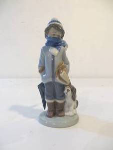 lot 36 image: Lladro Winter Boy with Dog (Winter Boy) Figurine