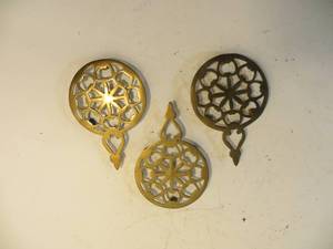 lot 40 image: 3 VINTAGE Brass Trivets 12
