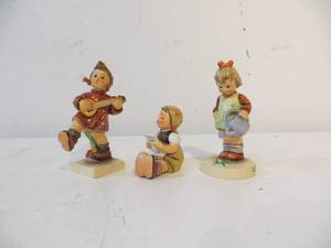lot 44 image: Lot of 3 Hummel Figurines 33