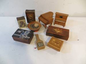 lot 45 image: Music Box Collection