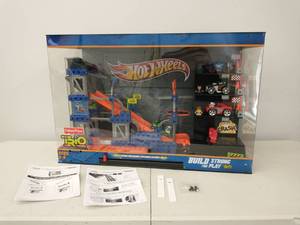 Giant Hot Wheels Trio with Display